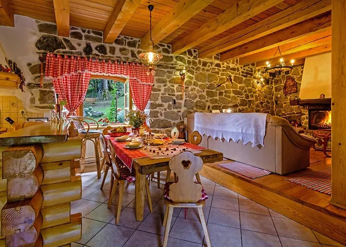 Sobol In Kocicin Kuzelj