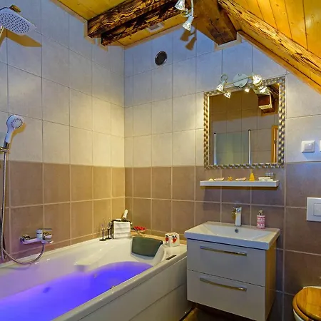 Holiday home Sobol In Kocicin Kuzelj